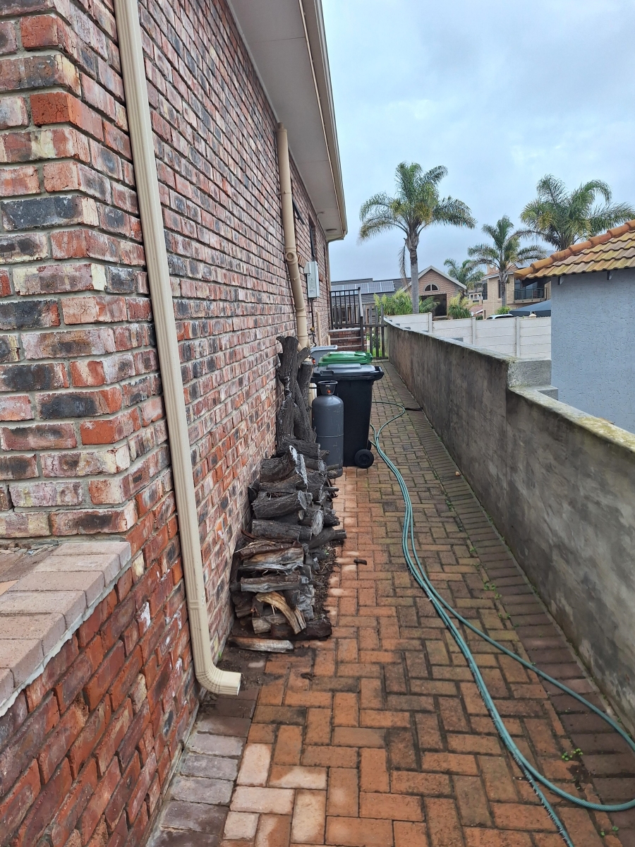 4 Bedroom Property for Sale in Hartenbos Heuwels Western Cape